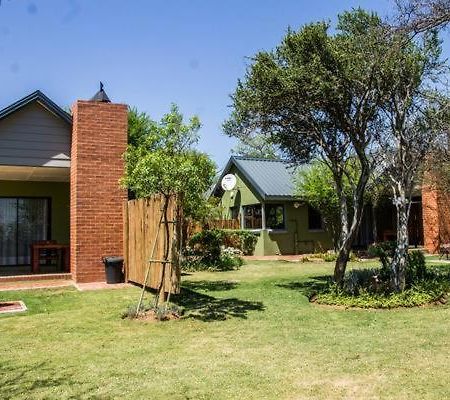 Chameleon Bush Lodge Hammanskraal Buitenkant foto