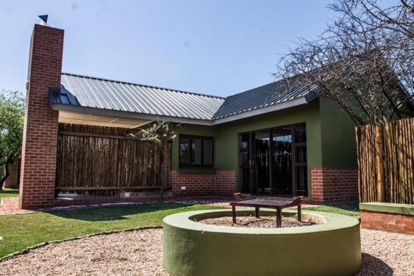 Chameleon Bush Lodge Hammanskraal Buitenkant foto