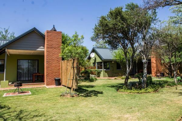 Chameleon Bush Lodge Hammanskraal Buitenkant foto