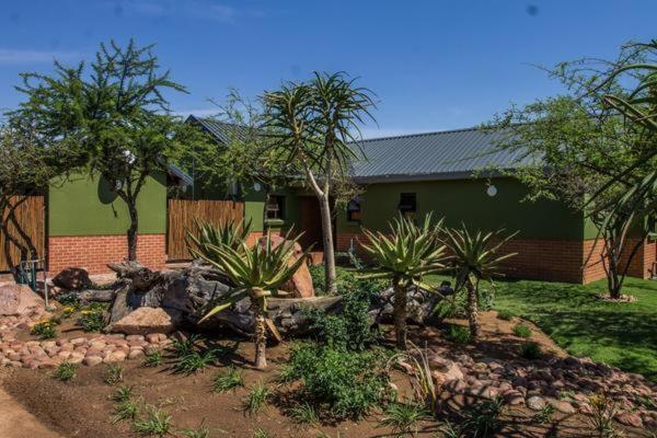 Chameleon Bush Lodge Hammanskraal Buitenkant foto