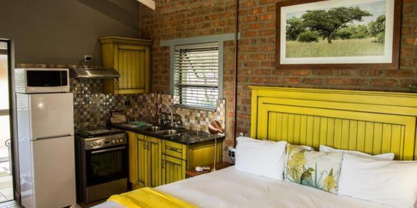 Chameleon Bush Lodge Hammanskraal Buitenkant foto